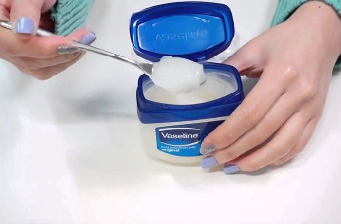 Chú ý khi tẩy tế bào chết bằng vaseline