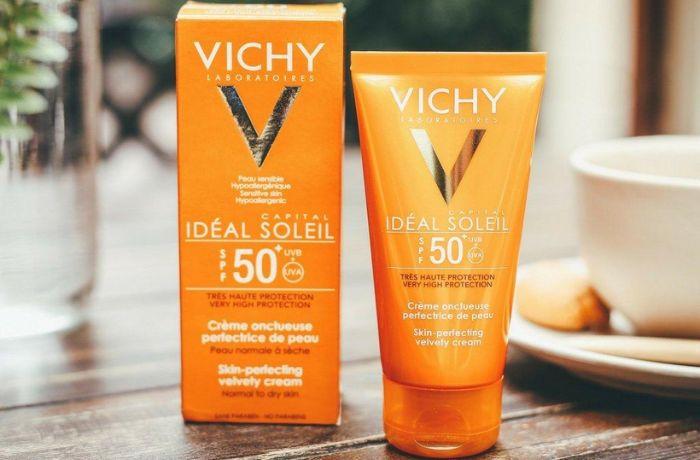 Kem chống nắng Vichy cho da khô nhạy cảm Capital Soleil Mattifying Dry Touch Face Fluid SPF 50 UVA+UVB