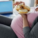 Bà Bầu Ăn Đêm Có Ảnh Hưởng Không? Ăn Thế Nào Để Thai Nhi Khỏe Mạnh?