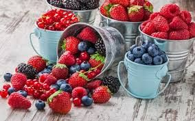 Các loại quả mọng như việt quất, dâu tây là nguồn thực phẩm bảo vệ thận tự nhiên chống lại tổn thương tế bào.