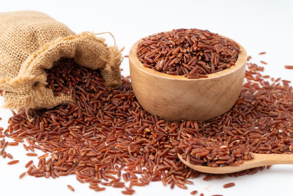 100g cơm gạo lứt chứa khoảng 110 – 130 kcal